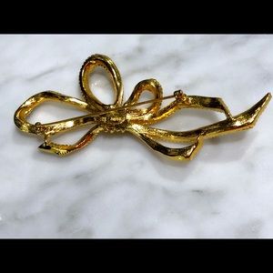 Trifari Ribbon Bow Brooch Pin